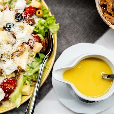 Mazurkowa & Wesela & Imprezy & Konferencje Jelenia Gora, Obok Restauracja Mazurkowa