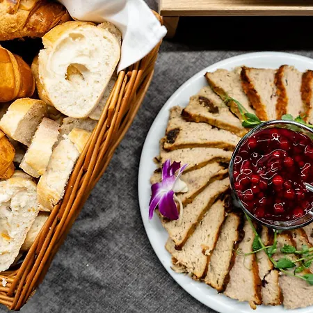 Mazurkowa & Wesela & Imprezy & Konferencje Jelenia Gora, Obok Restauracja Mazurkowa