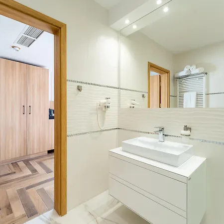 Mazurkowa & Wesela & Imprezy & Konferencje Jelenia Gora, Obok Restauracja Mazurkowa ホテル