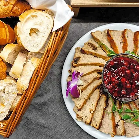 Mazurkowa & Wesela & Imprezy & Konferencje Jelenia Gora, Obok Restauracja Mazurkowa * يلينيا غورا